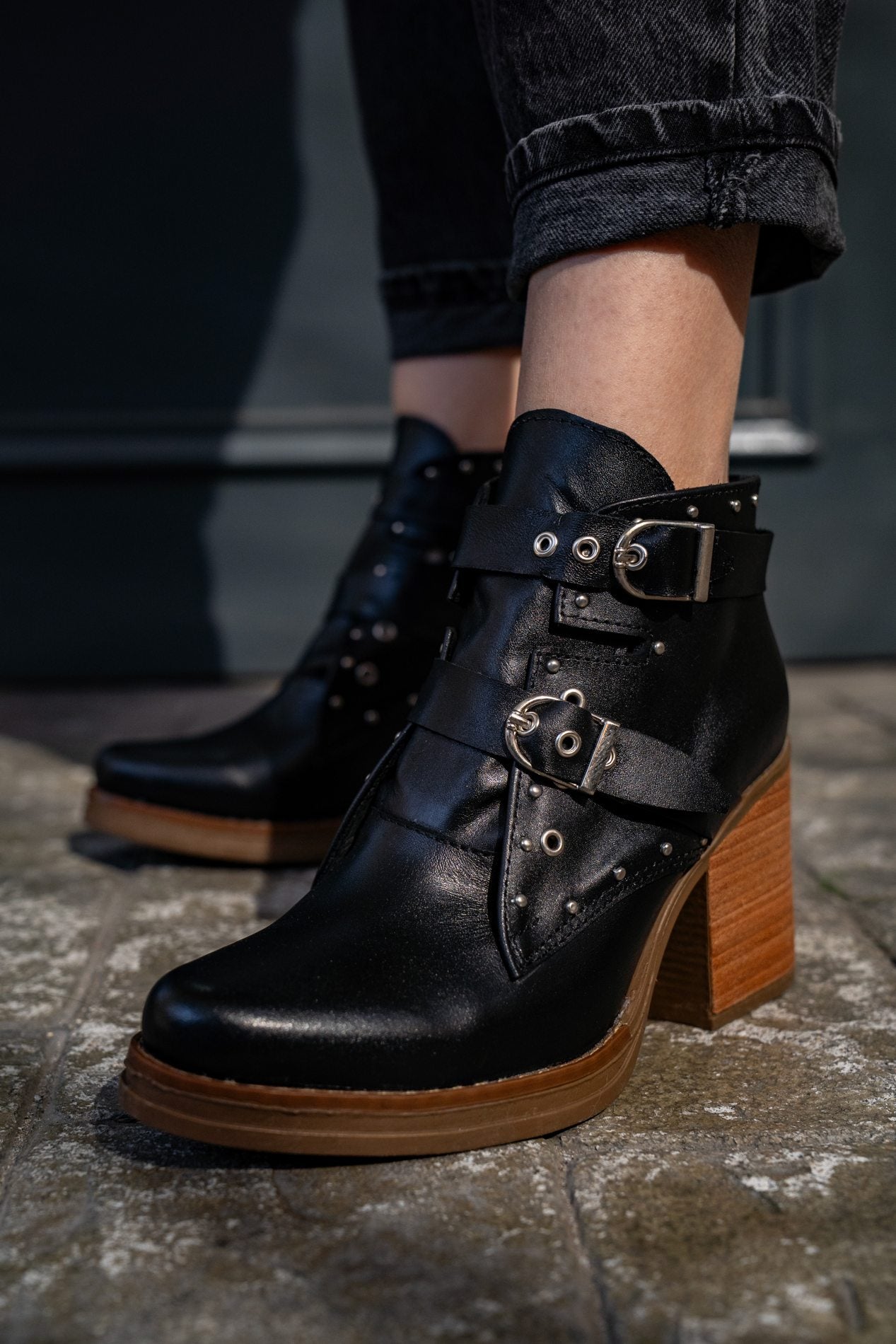 Botines Nápoles Negro Hebillas