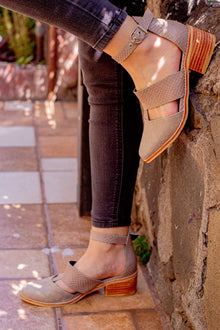 Beige Reptil